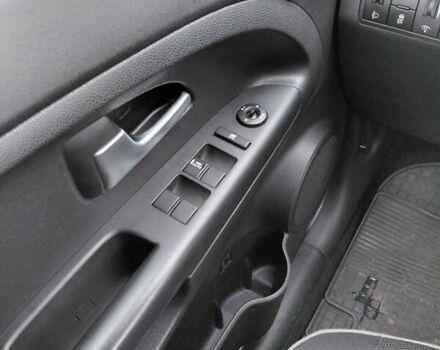 Красный Киа Венга, объемом двигателя 1.59 л и пробегом 108 тыс. км за 7700 $, фото 15 на Automoto.ua