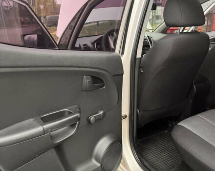 Серый Киа Венга, объемом двигателя 1.4 л и пробегом 314 тыс. км за 6400 $, фото 12 на Automoto.ua