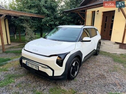 Белый Киа EV3, объемом двигателя 0 л и пробегом 24 тыс. км за 31500 $, фото 1 на Automoto.ua