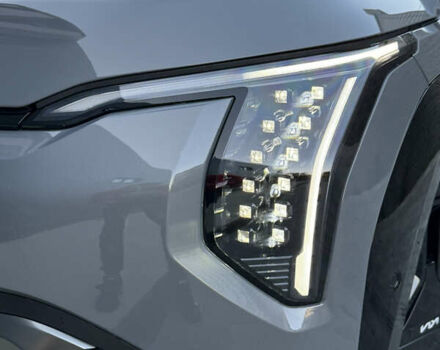 Серый Киа EV3, объемом двигателя 0 л и пробегом 7 тыс. км за 39000 $, фото 17 на Automoto.ua