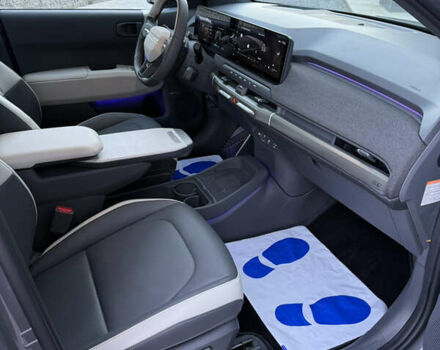 Серый Киа EV3, объемом двигателя 0 л и пробегом 7 тыс. км за 39000 $, фото 16 на Automoto.ua