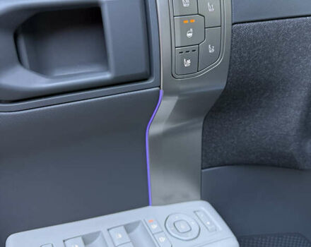 Серый Киа EV3, объемом двигателя 0 л и пробегом 7 тыс. км за 39000 $, фото 8 на Automoto.ua