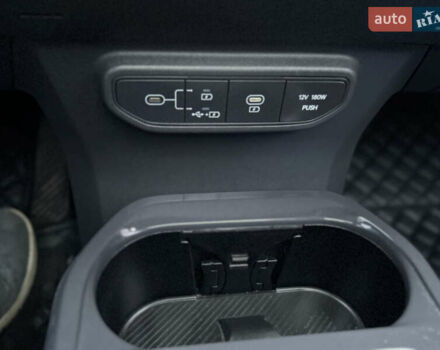 Белый Киа EV5, объемом двигателя 0 л и пробегом 28 тыс. км за 24999 $, фото 70 на Automoto.ua