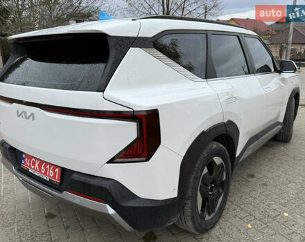 Белый Киа EV5, объемом двигателя 0 л и пробегом 28 тыс. км за 24999 $, фото 8 на Automoto.ua