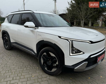 Белый Киа EV5, объемом двигателя 0 л и пробегом 28 тыс. км за 24999 $, фото 20 на Automoto.ua