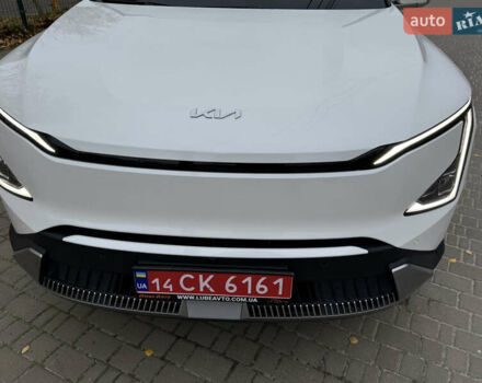 Белый Киа EV5, объемом двигателя 0 л и пробегом 28 тыс. км за 24999 $, фото 18 на Automoto.ua