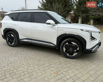 Белый Киа EV5, объемом двигателя 0 л и пробегом 28 тыс. км за 24999 $, фото 21 на Automoto.ua