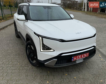 Белый Киа EV5, объемом двигателя 0 л и пробегом 28 тыс. км за 24999 $, фото 2 на Automoto.ua
