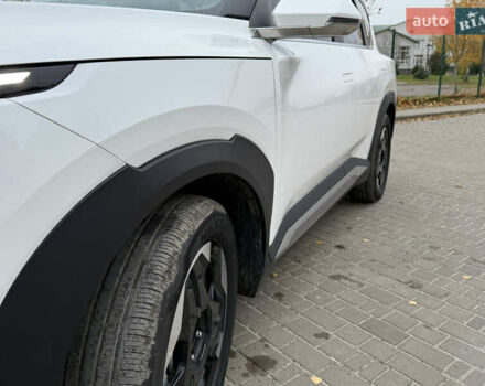 Белый Киа EV5, объемом двигателя 0 л и пробегом 28 тыс. км за 24999 $, фото 28 на Automoto.ua
