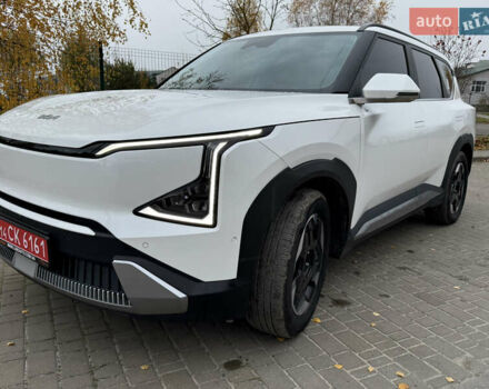 Белый Киа EV5, объемом двигателя 0 л и пробегом 28 тыс. км за 24999 $, фото 19 на Automoto.ua