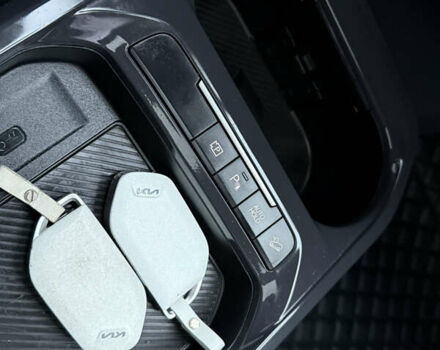 Белый Киа EV5, объемом двигателя 0 л и пробегом 28 тыс. км за 24999 $, фото 60 на Automoto.ua