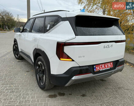 Белый Киа EV5, объемом двигателя 0 л и пробегом 28 тыс. км за 24999 $, фото 9 на Automoto.ua