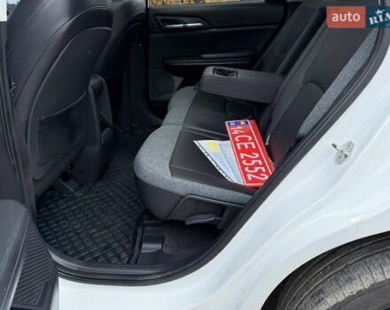 Белый Киа EV5, объемом двигателя 0 л и пробегом 28 тыс. км за 24999 $, фото 42 на Automoto.ua