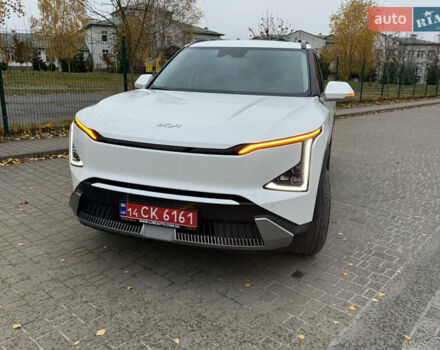 Белый Киа EV5, объемом двигателя 0 л и пробегом 28 тыс. км за 24999 $, фото 3 на Automoto.ua