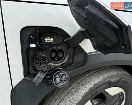 Белый Киа EV5, объемом двигателя 0 л и пробегом 28 тыс. км за 24999 $, фото 40 на Automoto.ua