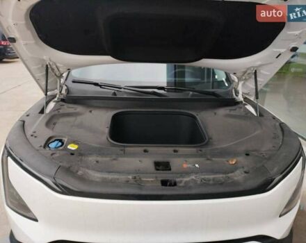 Белый Киа EV5, объемом двигателя 0 л и пробегом 20 тыс. км за 23500 $, фото 4 на Automoto.ua