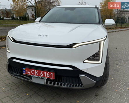 Белый Киа EV5, объемом двигателя 0 л и пробегом 28 тыс. км за 24999 $, фото 1 на Automoto.ua
