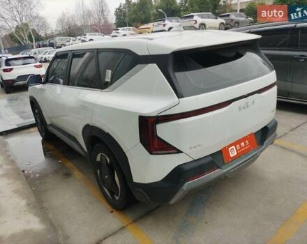 Белый Киа EV5, объемом двигателя 0 л и пробегом 20 тыс. км за 23500 $, фото 2 на Automoto.ua