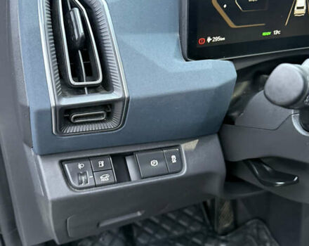 Белый Киа EV5, объемом двигателя 0 л и пробегом 28 тыс. км за 24999 $, фото 32 на Automoto.ua