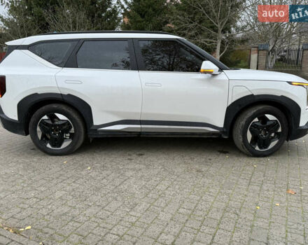 Белый Киа EV5, объемом двигателя 0 л и пробегом 28 тыс. км за 24999 $, фото 11 на Automoto.ua