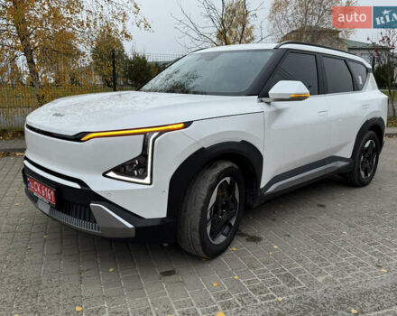 Белый Киа EV5, объемом двигателя 0 л и пробегом 28 тыс. км за 24999 $, фото 6 на Automoto.ua