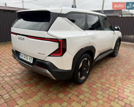 Белый Киа EV5, объемом двигателя 0 л и пробегом 19 тыс. км за 27000 $, фото 3 на Automoto.ua
