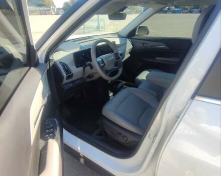 Кіа EV5 2024 у Дніпро (Дніпропетровську) на Automoto.ua Білий Кіа EV5, об'ємом двигуна 0 л та пробігом 4 тис. км за 32300 $, фото 16 на Automoto.ua