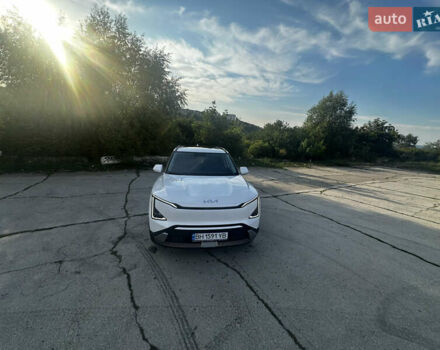 Білий Кіа EV5, об'ємом двигуна 0 л та пробігом 5 тис. км за 31900 $, фото 2 на Automoto.ua