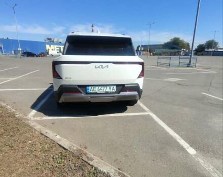Кіа EV5 2024 у Дніпро (Дніпропетровську) на Automoto.ua Білий Кіа EV5, об'ємом двигуна 0 л та пробігом 4 тис. км за 32300 $, фото 2 на Automoto.ua