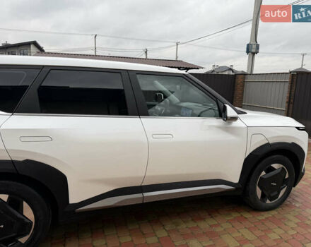 Белый Киа EV5, объемом двигателя 0 л и пробегом 19 тыс. км за 27000 $, фото 4 на Automoto.ua