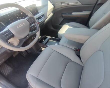 Кіа EV5 2024 у Дніпро (Дніпропетровську) на Automoto.ua Білий Кіа EV5, об'ємом двигуна 0 л та пробігом 4 тис. км за 32300 $, фото 28 на Automoto.ua