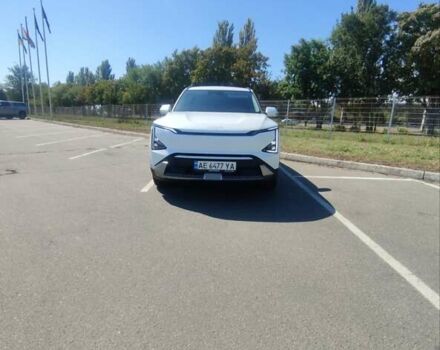 Кіа EV5 2024 у Дніпро (Дніпропетровську) на Automoto.ua Білий Кіа EV5, об'ємом двигуна 0 л та пробігом 4 тис. км за 32300 $, фото 14 на Automoto.ua