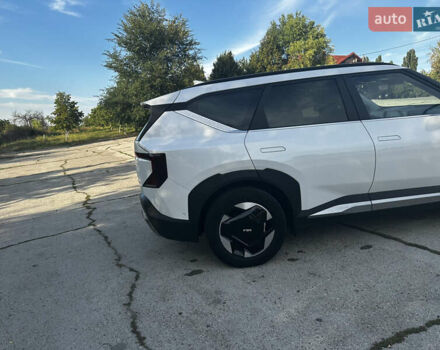 Білий Кіа EV5, об'ємом двигуна 0 л та пробігом 5 тис. км за 31900 $, фото 10 на Automoto.ua