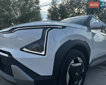 Білий Кіа EV5, об'ємом двигуна 0 л та пробігом 5 тис. км за 31900 $, фото 4 на Automoto.ua