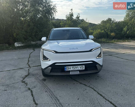 Білий Кіа EV5, об'ємом двигуна 0 л та пробігом 5 тис. км за 31900 $, фото 1 на Automoto.ua