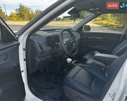 Білий Кіа EV5, об'ємом двигуна 0 л та пробігом 5 тис. км за 31900 $, фото 16 на Automoto.ua