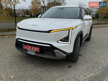 Киа EV5 2023 в Львове на Automoto.ua Белый Киа EV5, объемом двигателя 0 л и пробегом 28 тыс. км за 24999 $, фото 1 на Automoto.ua
