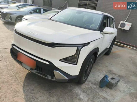 Кіа EV5 2024 у Кропивницькому (Кіровограді) на Automoto.ua Білий Кіа EV5, об'ємом двигуна 0 л та пробігом 1 тис. км за 21500 $, фото 1 на Automoto.ua