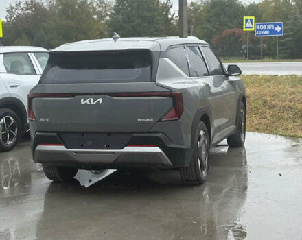 Черный Киа EV5, объемом двигателя 0 л и пробегом 20 тыс. км за 22500 $, фото 4 на Automoto.ua