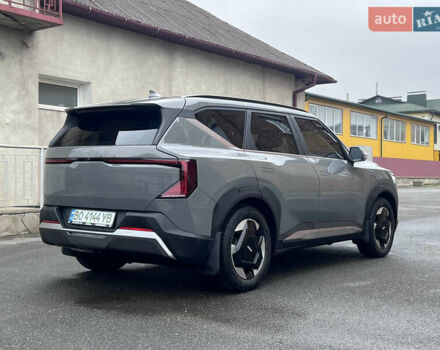 Серый Киа EV5, объемом двигателя 0 л и пробегом 32 тыс. км за 27500 $, фото 3 на Automoto.ua