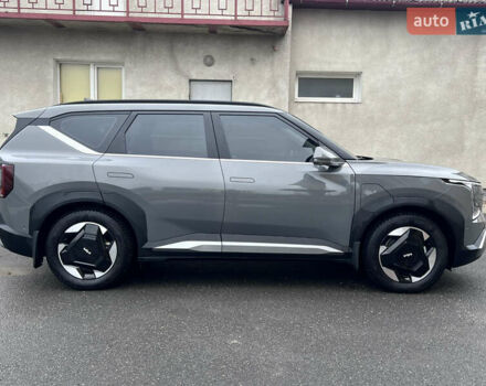 Серый Киа EV5, объемом двигателя 0 л и пробегом 32 тыс. км за 27500 $, фото 4 на Automoto.ua