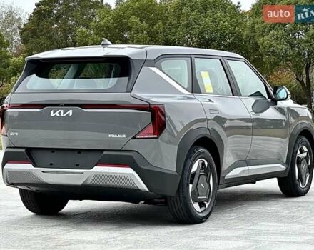 Киа EV5 2024 в Киеве на Automoto.ua Серый Киа EV5, объемом двигателя 0 л и пробегом 23 тыс. км за 22000 $, фото 6 на Automoto.ua