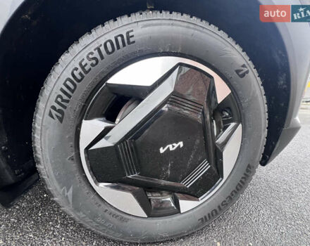 Серый Киа EV5, объемом двигателя 0 л и пробегом 32 тыс. км за 27500 $, фото 16 на Automoto.ua