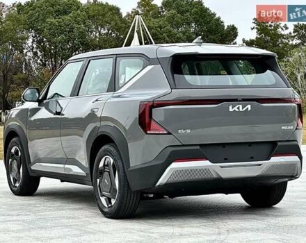 Киа EV5 2024 в Киеве на Automoto.ua Серый Киа EV5, объемом двигателя 0 л и пробегом 23 тыс. км за 22000 $, фото 3 на Automoto.ua