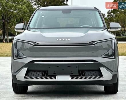 Киа EV5 2024 в Киеве на Automoto.ua Серый Киа EV5, объемом двигателя 0 л и пробегом 23 тыс. км за 22000 $, фото 4 на Automoto.ua