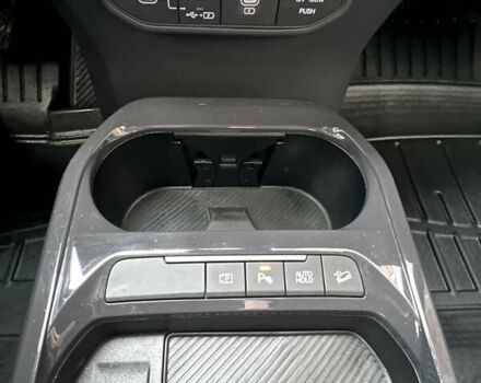 Серый Киа EV5, объемом двигателя 0 л и пробегом 32 тыс. км за 27500 $, фото 6 на Automoto.ua