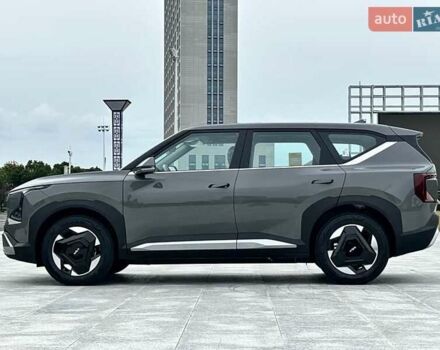 Киа EV5 2024 в Киеве на Automoto.ua Серый Киа EV5, объемом двигателя 0 л и пробегом 23 тыс. км за 22000 $, фото 2 на Automoto.ua