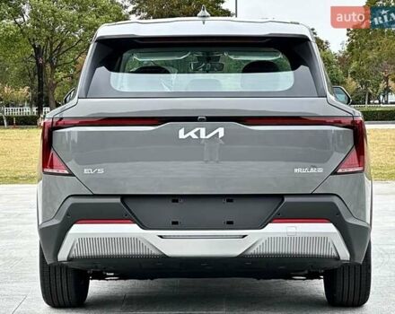 Киа EV5 2024 в Киеве на Automoto.ua Серый Киа EV5, объемом двигателя 0 л и пробегом 23 тыс. км за 22000 $, фото 5 на Automoto.ua