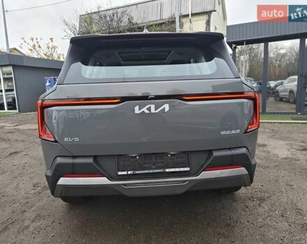 Серый Киа EV5, объемом двигателя 0 л и пробегом 1 тыс. км за 34500 $, фото 5 на Automoto.ua
