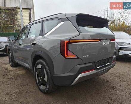 Серый Киа EV5, объемом двигателя 0 л и пробегом 1 тыс. км за 34500 $, фото 4 на Automoto.ua